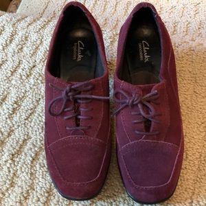 Clark’s Bendable Suede Oxford Heel
